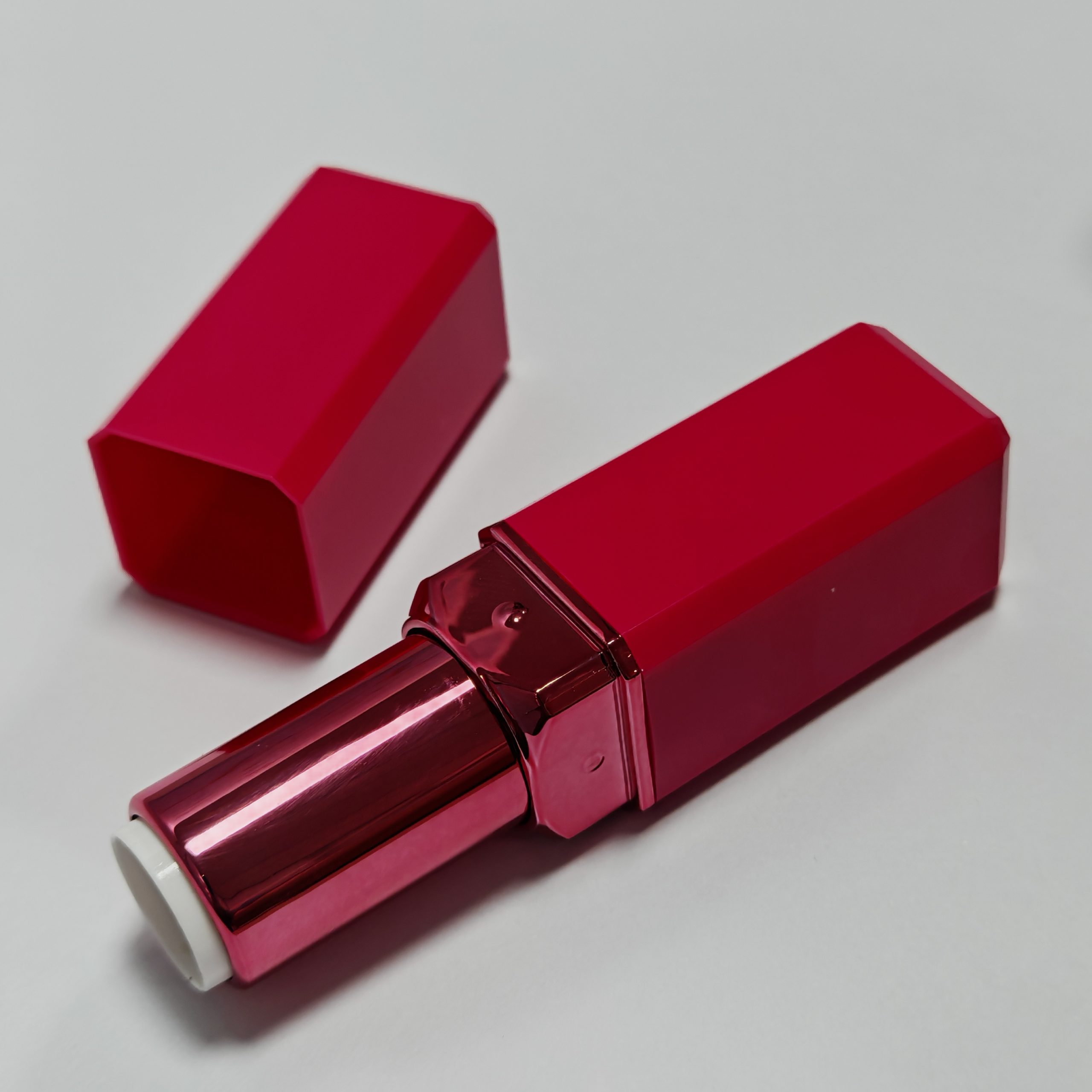 132-Plastic Lipstick tube