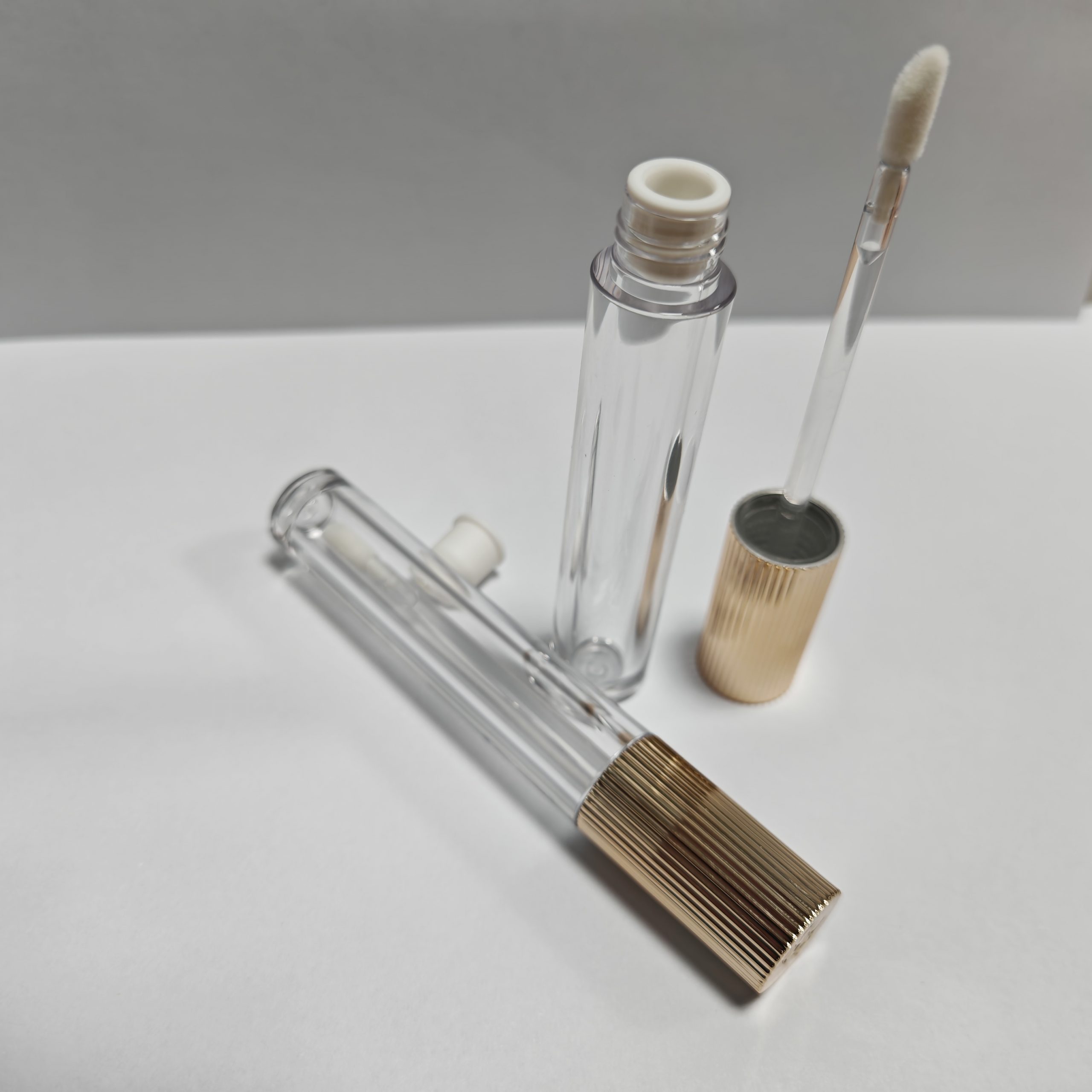 137# 5ML Plastic lip gloss tube-The lid has raised lines around its rim - 图片 3